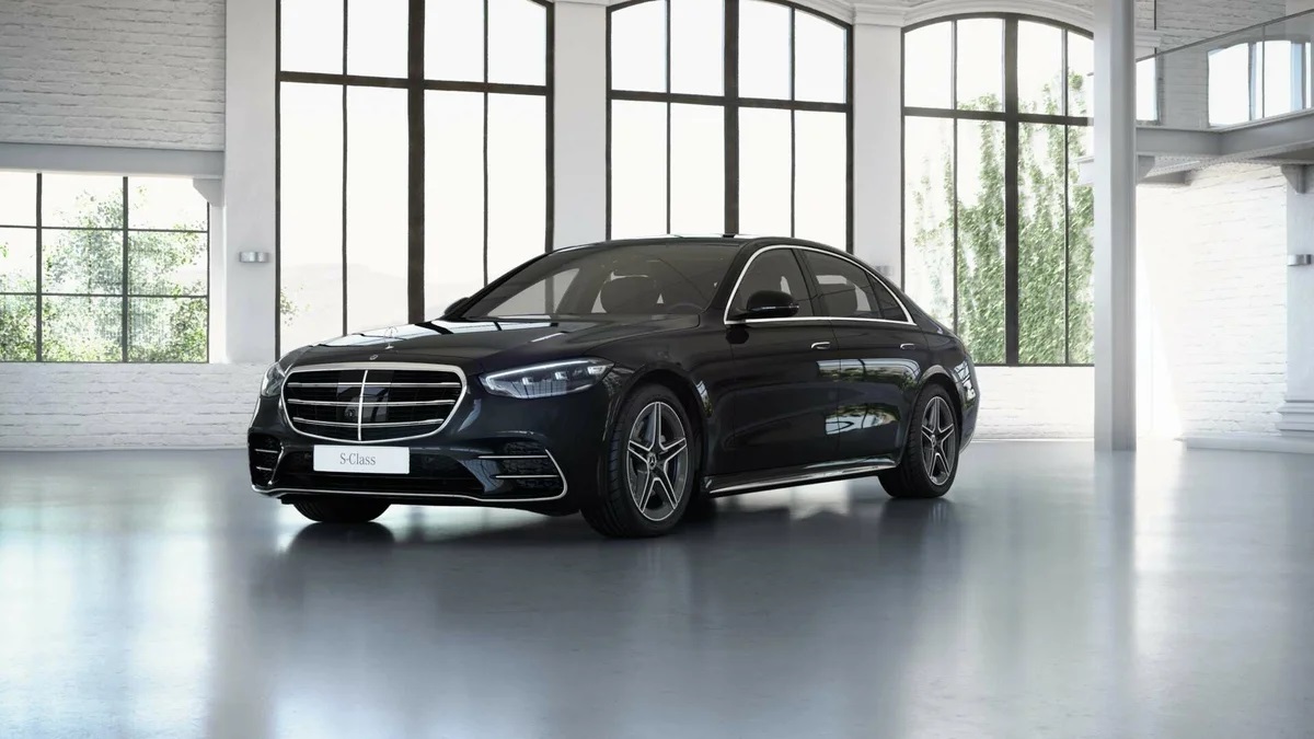 Арендуйте 223 Mercedes. Мерседес 223 - это совершенно новый автомобиль, в котором вы почувствуете себя на высоте