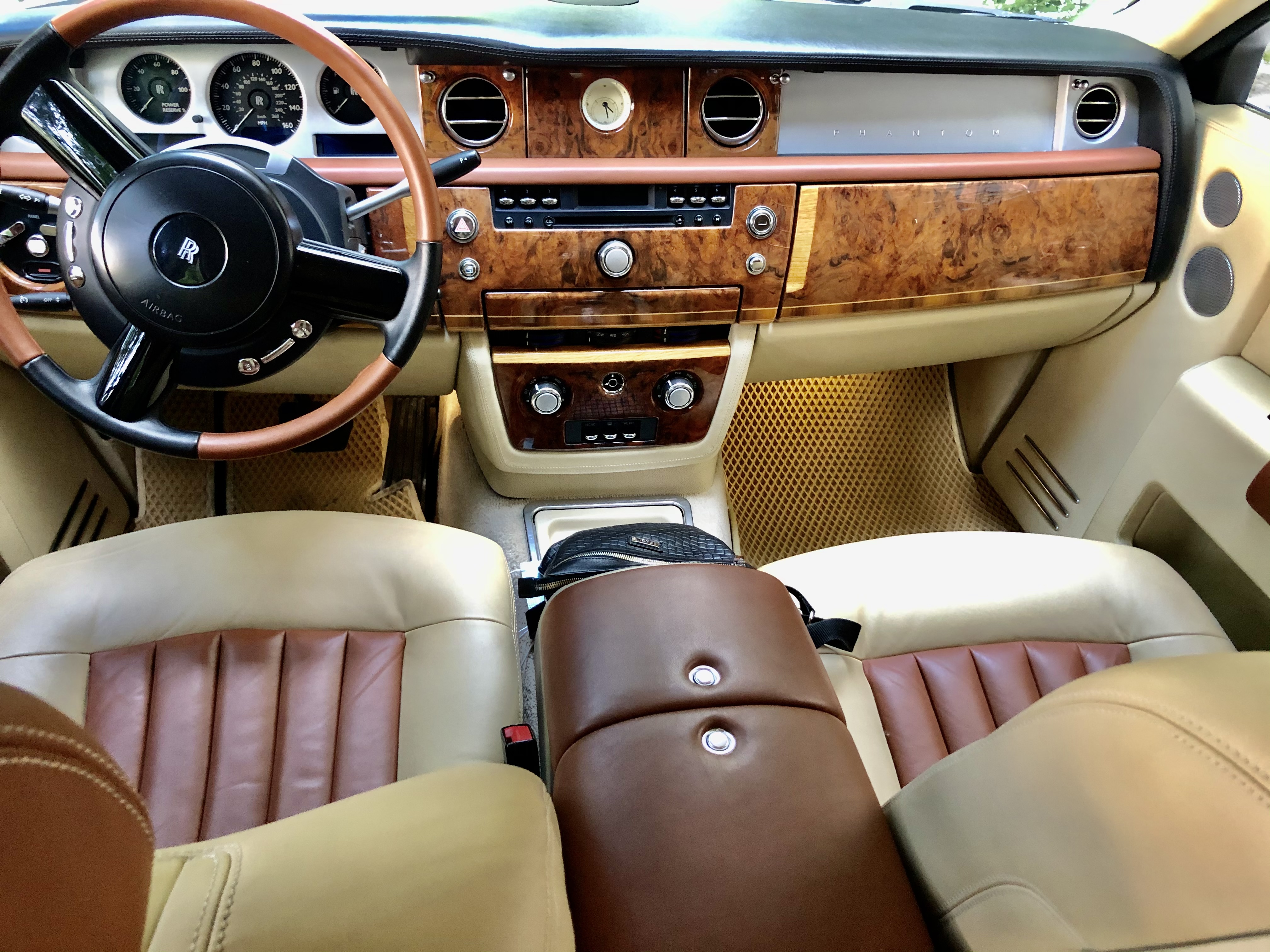 Салон свадебного лимузина Rolls Royce