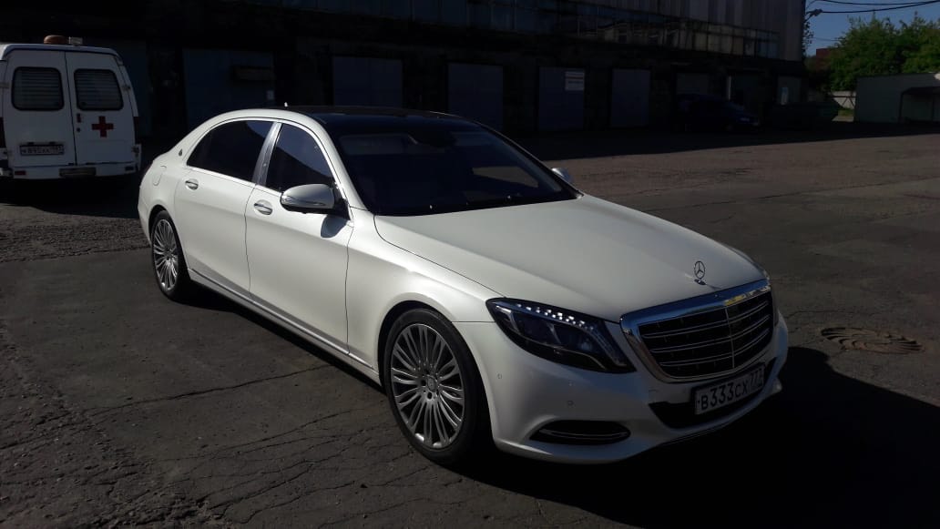 Аренда белого Maybach на свадьбу с водителем в Москве