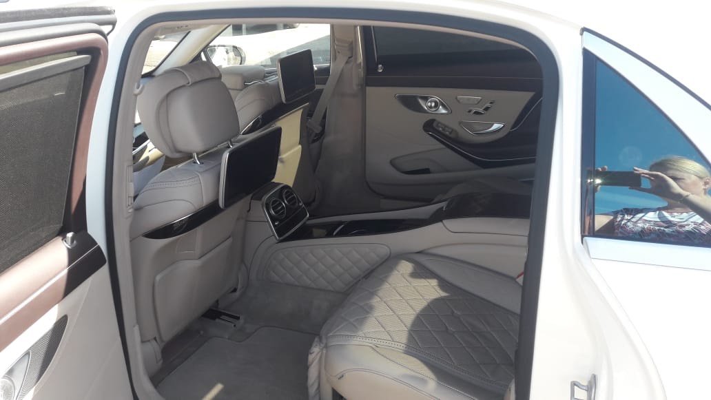 Салон свадебного белого мерседеса Maybach